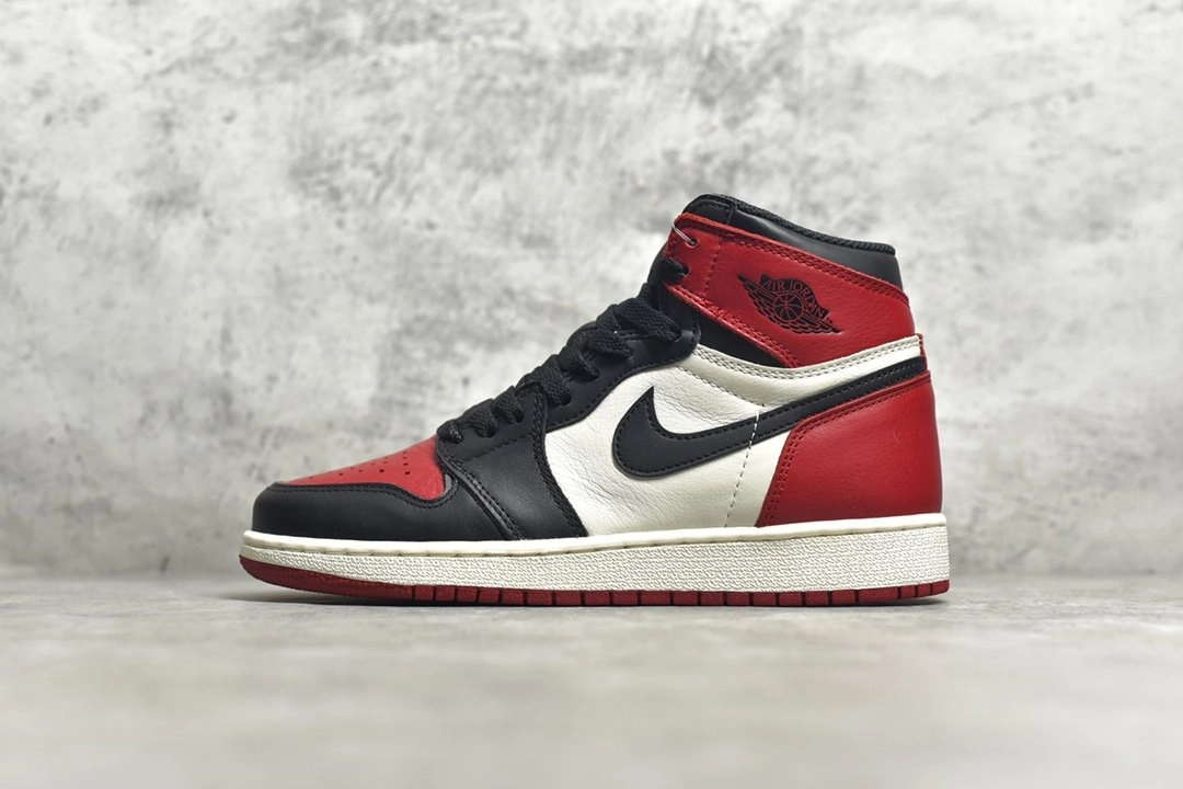 AirJordan 1 Retro Bred Toe