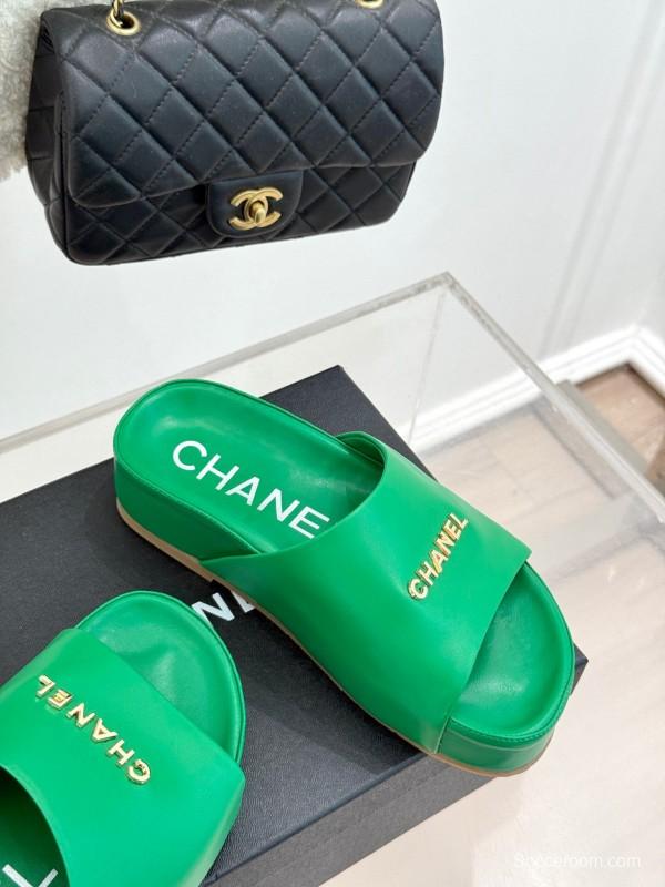 2025 Slippers Chanel Green Leather Slippers