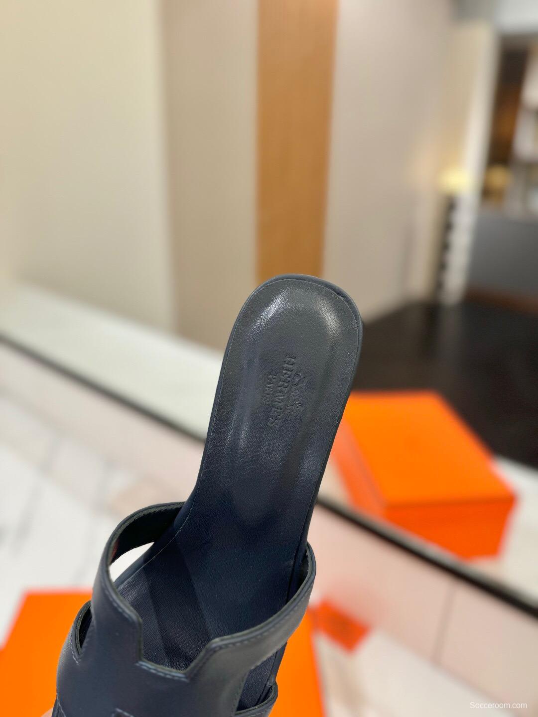 2025 Women Hermès Black Leather Heeled Slippers