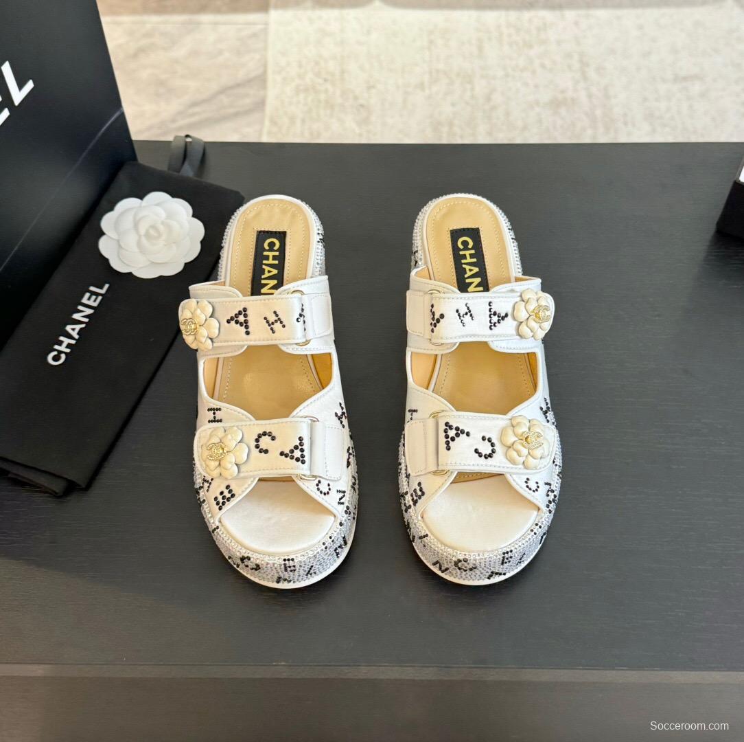 2025 CHANEL White Leather Slippers LY00330