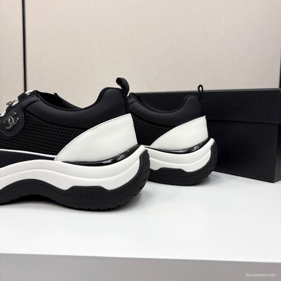 2025 Unisex Chanel Black White Silk Cowhide Sneakers Classic Embroidery
