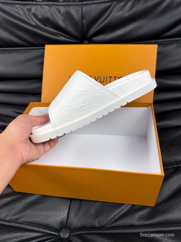 2025 Unisex Louis Vuitton White Leather Slippers AS00170