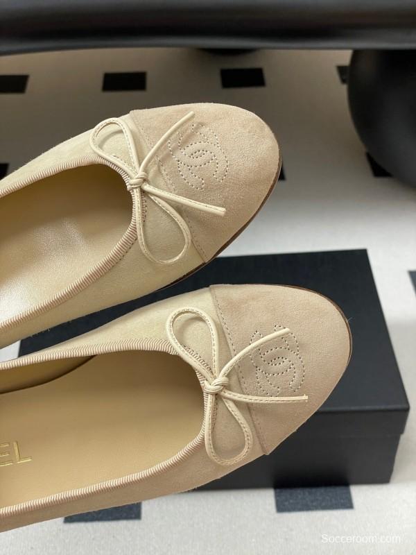 Chanel Ballet Flats with Bow Detail in Suede - KFY00300